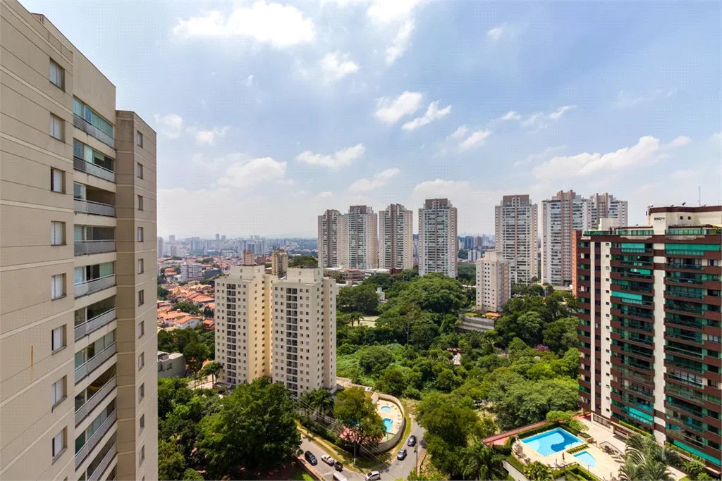 Apartamento à venda com 3 quartos, sendo 2 suítes, em Morumbi, São Paulo, SP