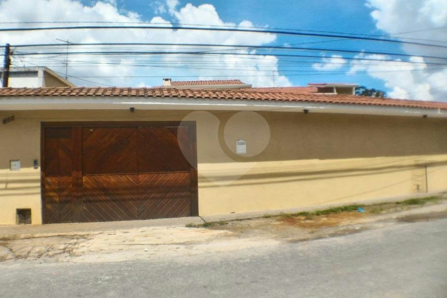 Sobrado à venda com 4 suítes em Horto, São Paulo, SP