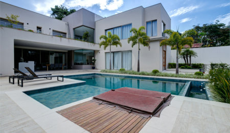 Casa à venda com 5 suítes em Jardim Cordeiro, São Paulo, SP