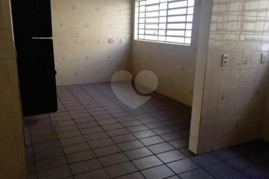 Sobrado à venda com 4 quartos, sendo 1 suíte, em Parque Edu Chaves, São Paulo, SP