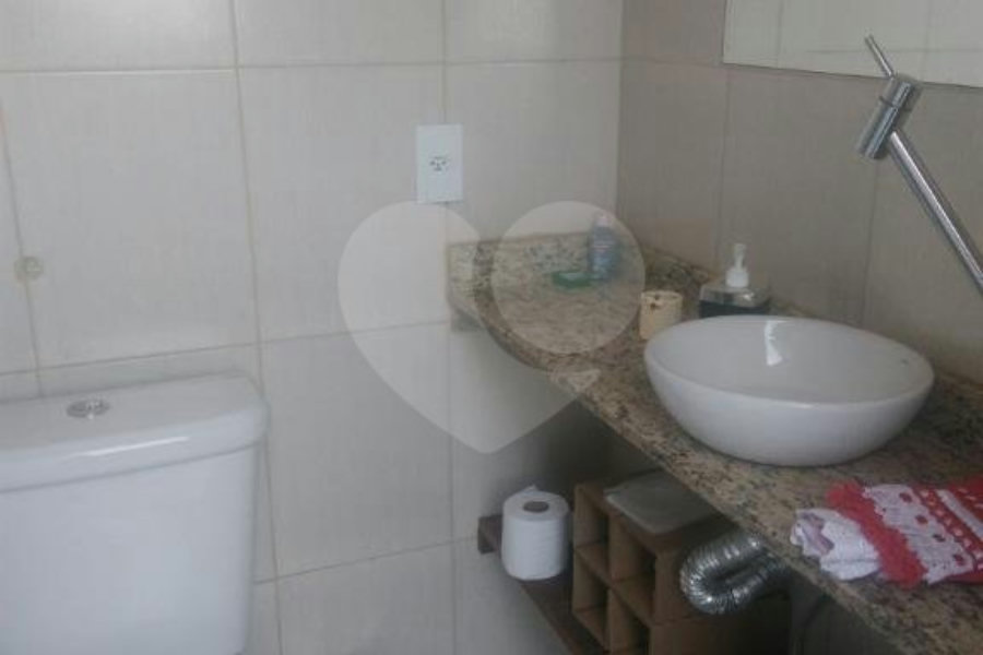 Casa à venda com 3 quartos, sendo 1 suíte,  no condomínio Algarve Residencial, São Paulo - SP