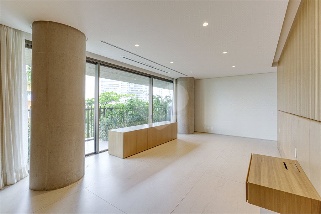 Apartamento à venda com 4 suítes em Moema, São Paulo, SP