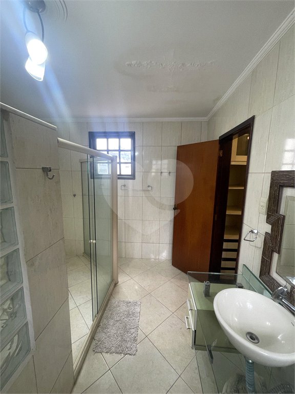 Casa à venda com 5 quartos, sendo 3 suítes, no condomínio Recanto das Palmeiras, Rio de Janeiro - RJ