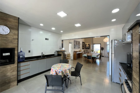 Casa à venda com 3 suítes no condomínio Village Ipanema 1, Araçoiaba da Serra - SP