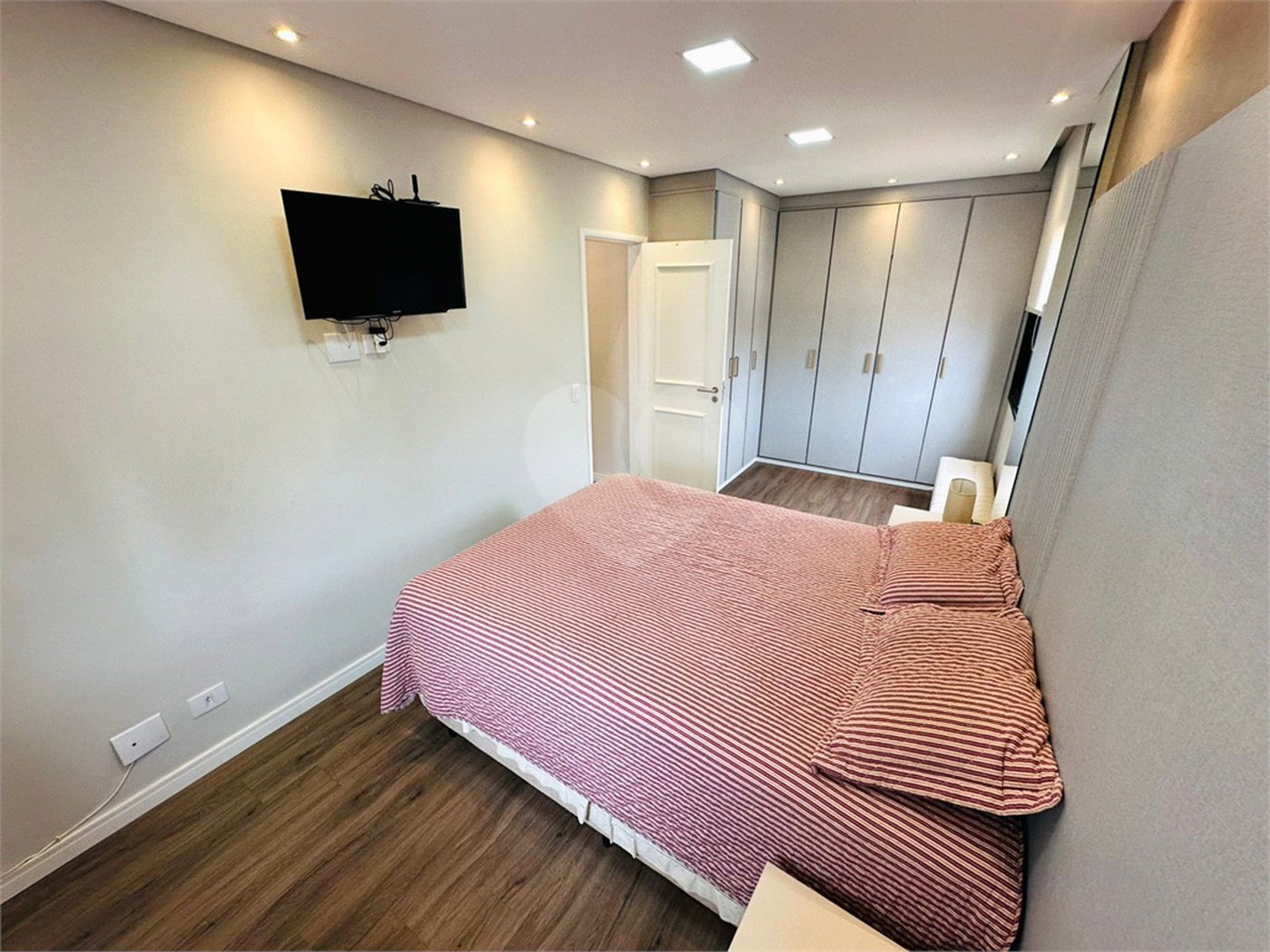 Apartamento à venda com 2 quartos, sendo 1 suíte,  em Cidade Monções, São Paulo, SP