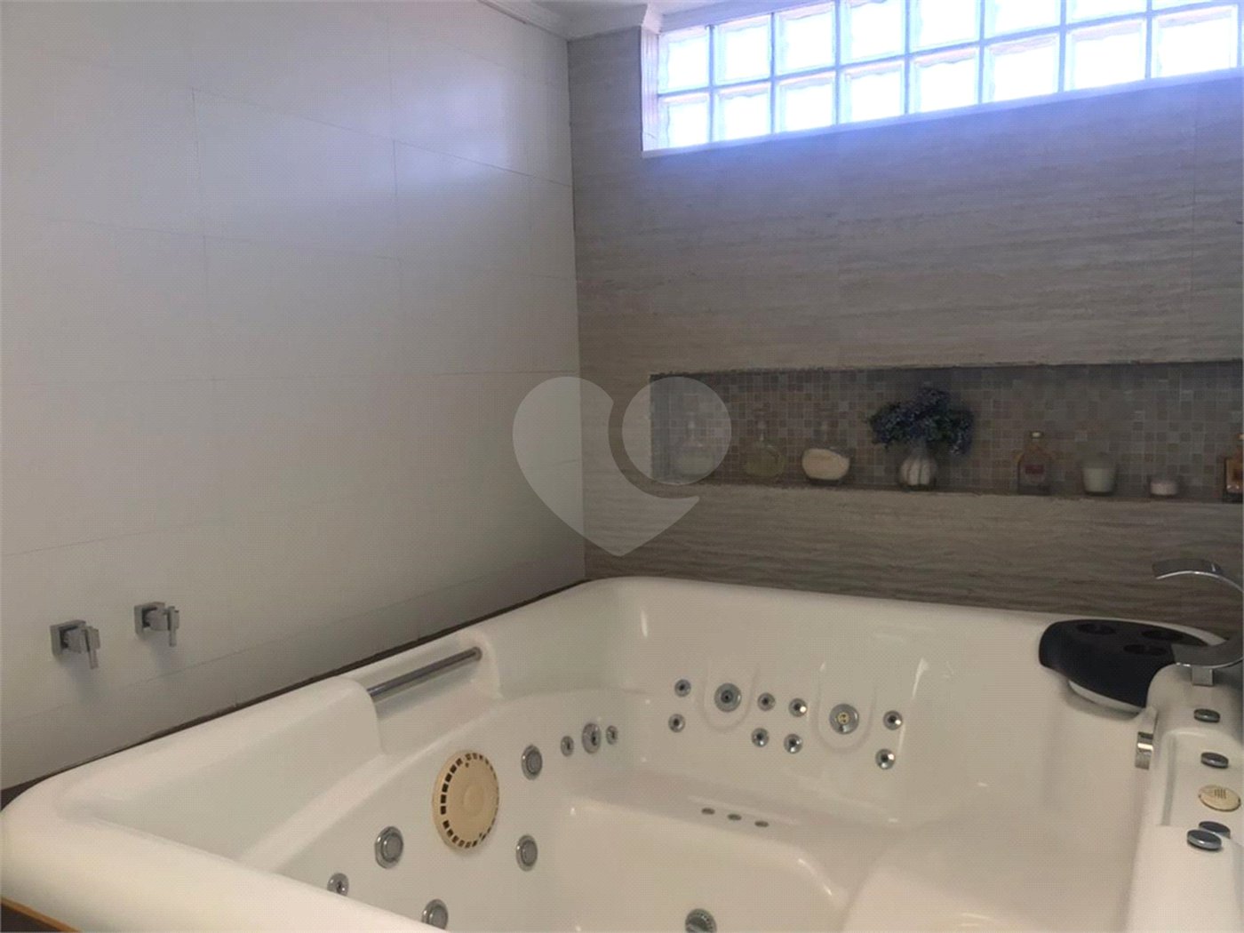 Casa à venda com 4 quartos, sendo 2 suítes,  no condomínio Conjunto Residencial Green Village I, Mogi das Cruzes - SP