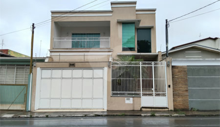 Sobrado à venda com 3 quartos, sendo 2 suítes,  em Jardim Itália, Itapetininga, SP