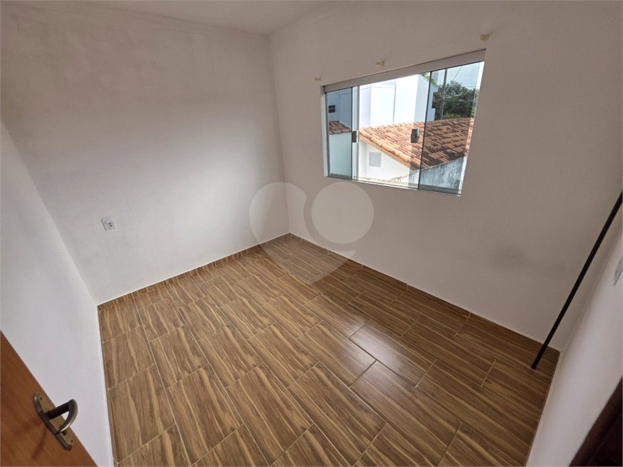 Casa térrea à venda no Douradinho com 2 quartos e edícula com mais dois quartos e 2 banheiros.