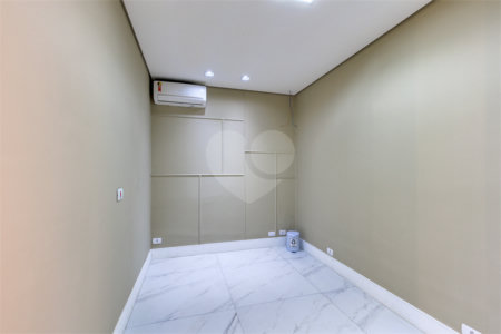 Casa à venda ou para alugar com 12 quartos, sendo 2 suítes, em Alto da Boa Vista, São Paulo, SP