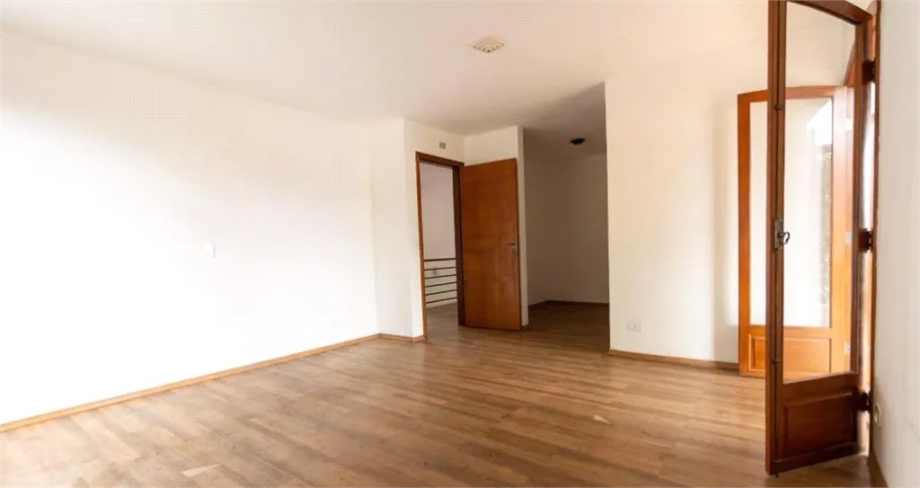 Casa à venda com 4 quartos, sendo 1 suíte,  em Vila Tiradentes, São Paulo, SP