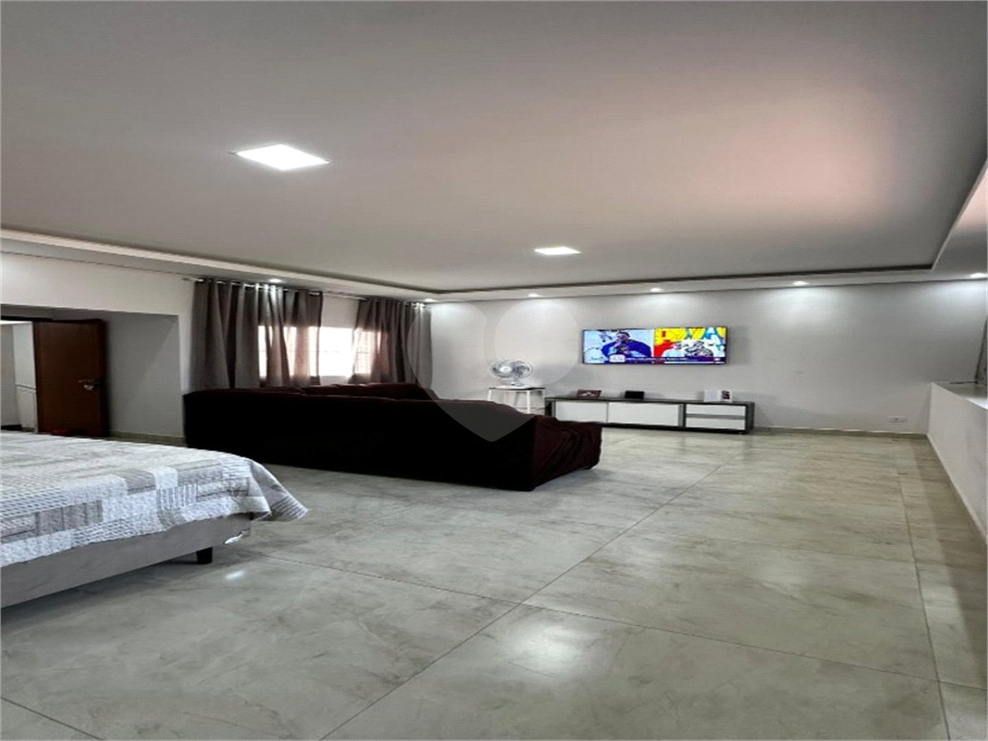 Sobrado à venda com 4 quartos, sendo 1 suíte, em Wanel Ville, Sorocaba, SP