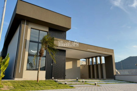 Casa à venda com 3 suítes no condomínio Portal Lamis, Atibaia - SP