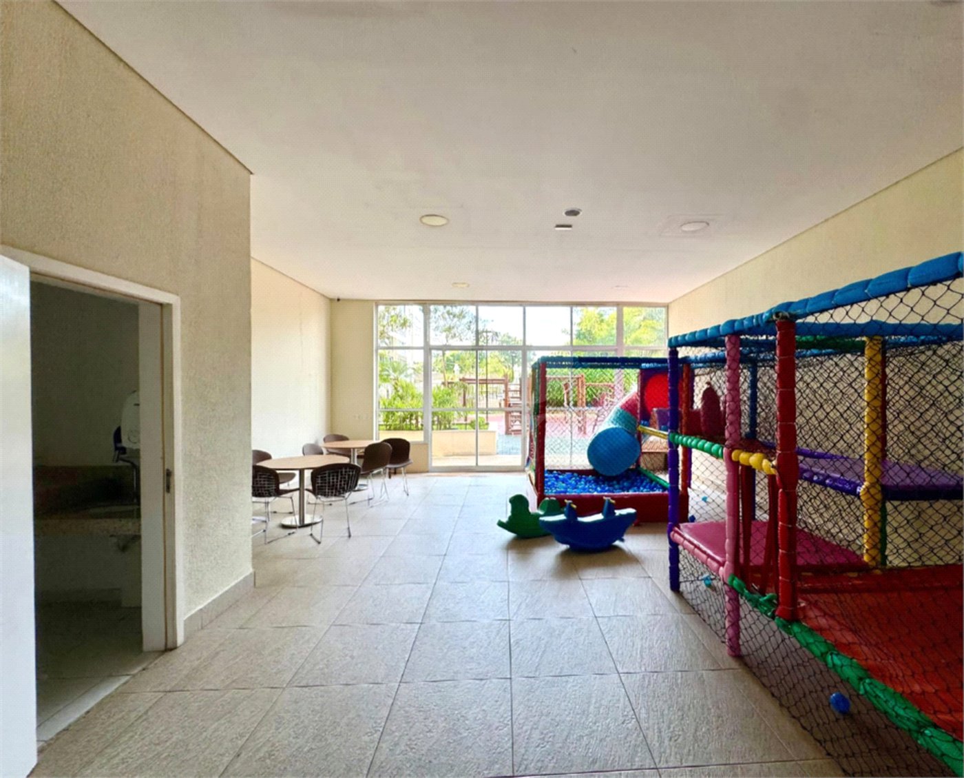 Apartamento à venda com 3 quartos, sendo 1 suíte, em Vila Galvão, Guarulhos, SP