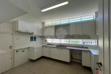 Sobrado à venda ou para alugar com 4 quartos, sendo 1 suíte, em Santo Amaro, São Paulo, SP