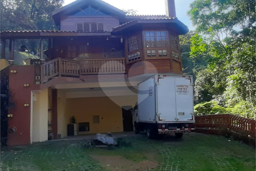 Casa à venda com 5 quartos, sendo 1 suíte, no condomínio Parque Suiça, Caieiras - SP
