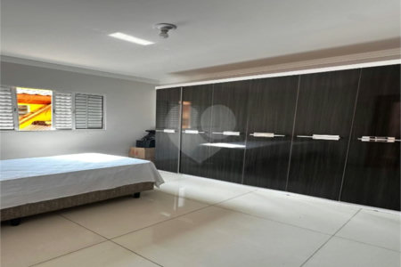 Sobrado à venda com 4 quartos, sendo 1 suíte, em Wanel Ville, Sorocaba, SP