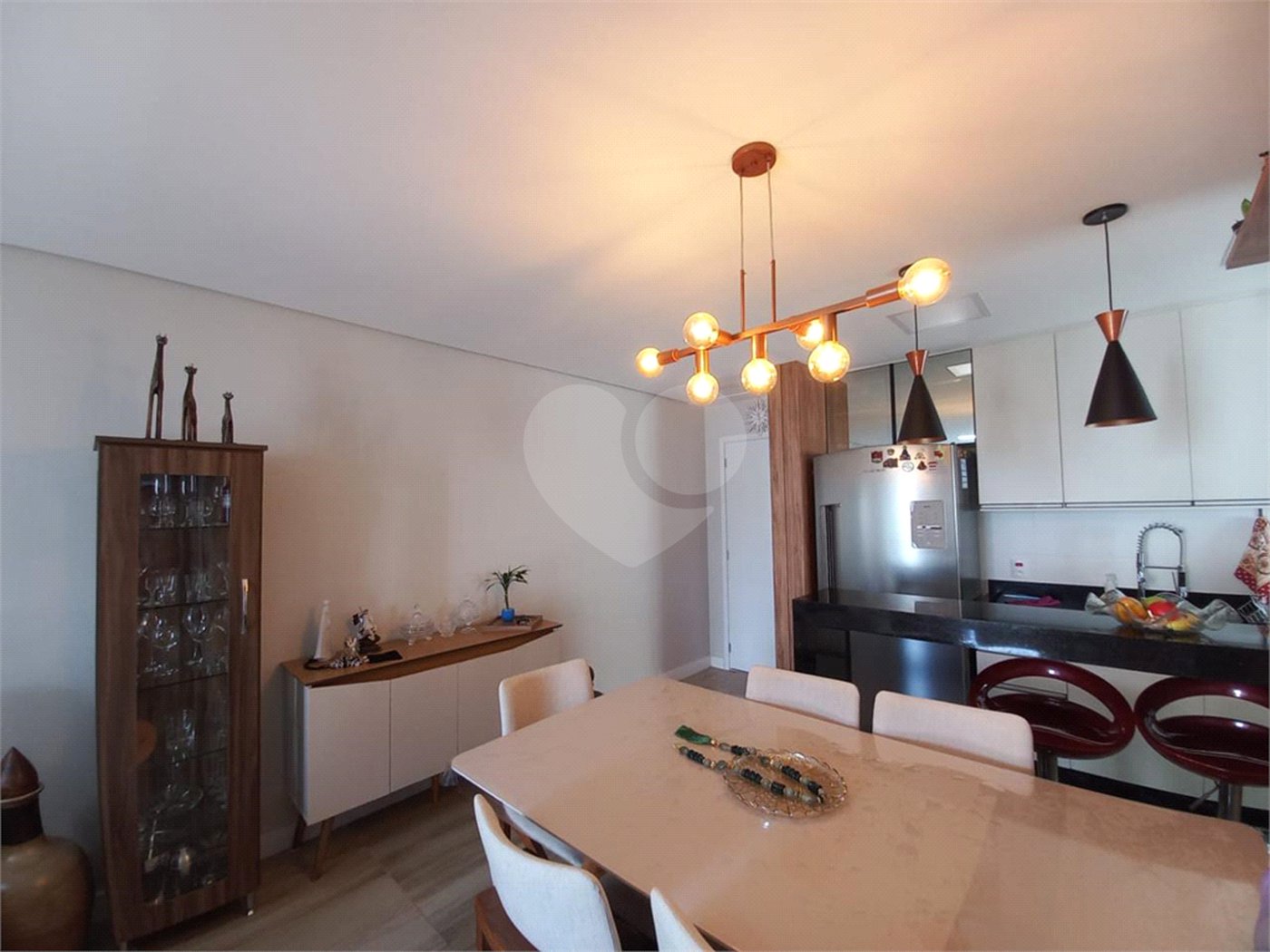 Apartamento à venda com 2 quartos, sendo 1 suíte,  em Jardim São Pedro, Mogi das Cruzes, SP