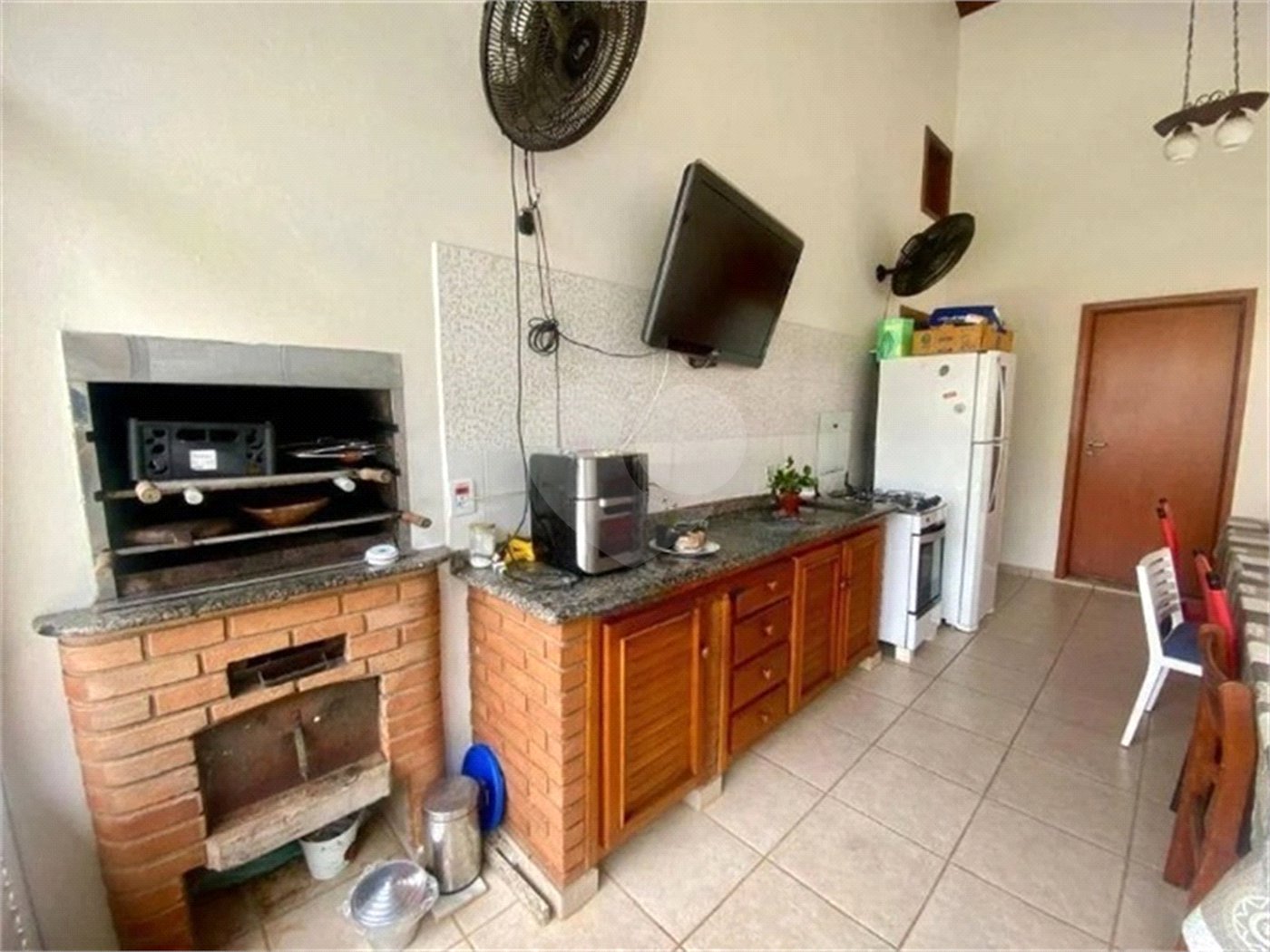 Casa à venda com 3 quartos, sendo 1 suíte, no condomínio Recanto dos Paturis, Vinhedo - SP