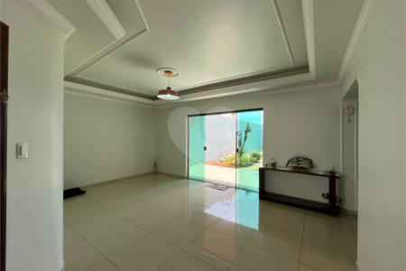 Casa à venda com 3 quartos em Jardim Alvorada, Itapetininga, SP