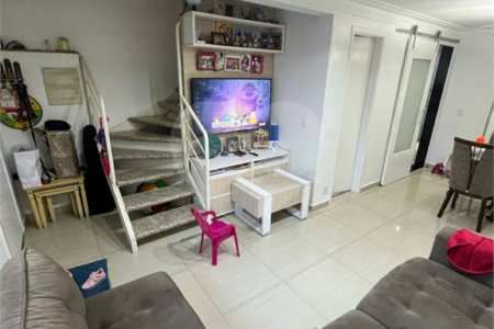 Casa à venda com 3 quartos, sendo 1 suíte, no condomínio Vila das Cores, São Paulo - SP