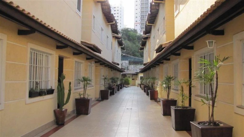 Casa à venda com 3 quartos, sendo 1 suíte, no condomínio Villa Jardim Sul, São Paulo - SP