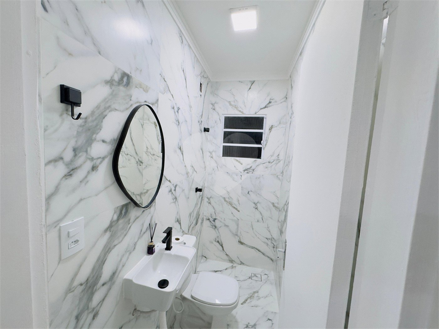 Apartamento à venda com 2 quartos em Lopes de Oliveira, Sorocaba, SP