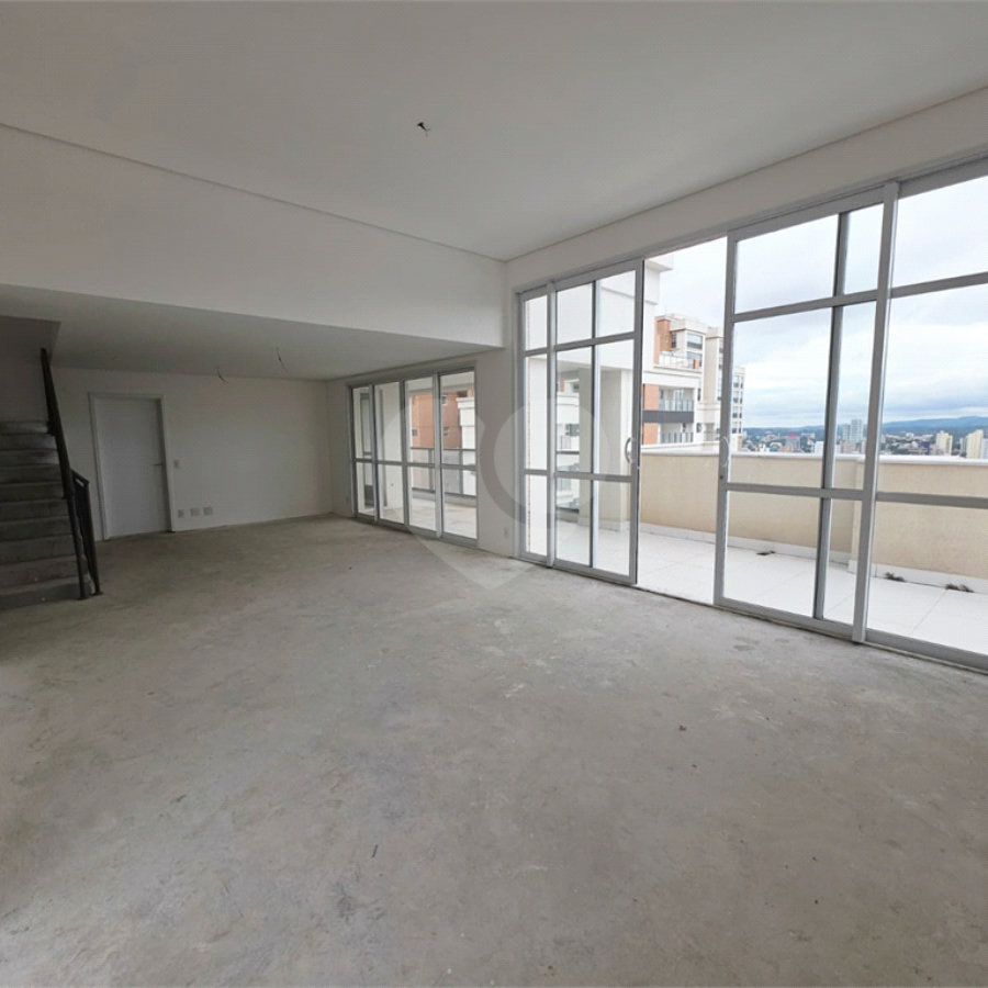 Triplex à venda com 4 suítes em Anhangabaú, Jundiaí, SP