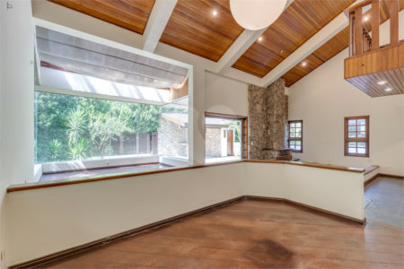 Casa à venda com 5 quartos, sendo 3 suítes, no condomínio Granja do Morumbi, São Paulo - SP