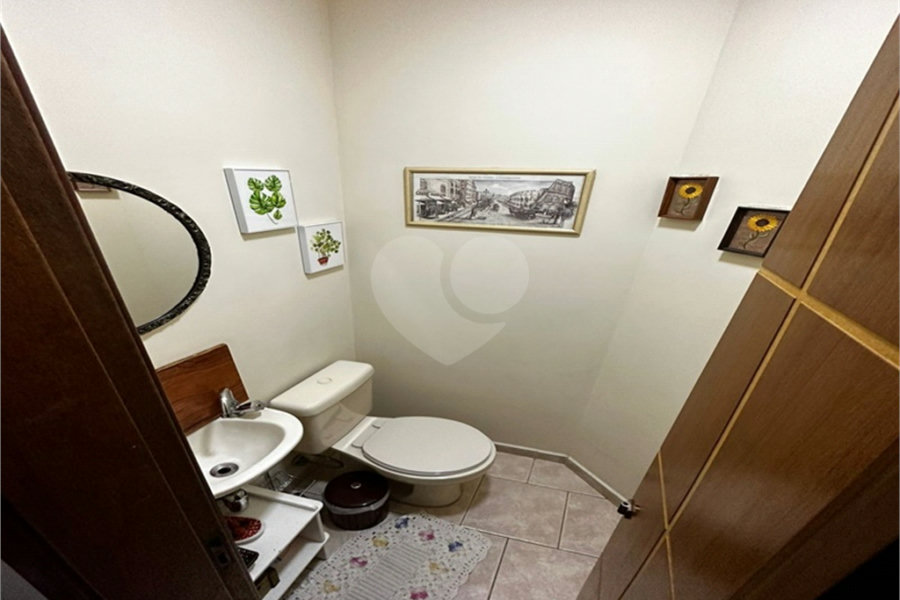 Casa à venda com 3 quartos, sendo 1 suíte, no condomínio Residencial Jardim das Palmas, São Paulo - SP