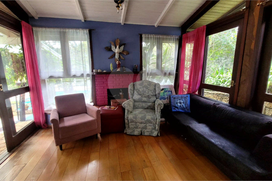 Casa à venda ou para alugar com 4 quartos, sendo 3 suítes, no condomínio Associação Reserva das Hortênsias, Mairiporã - SP