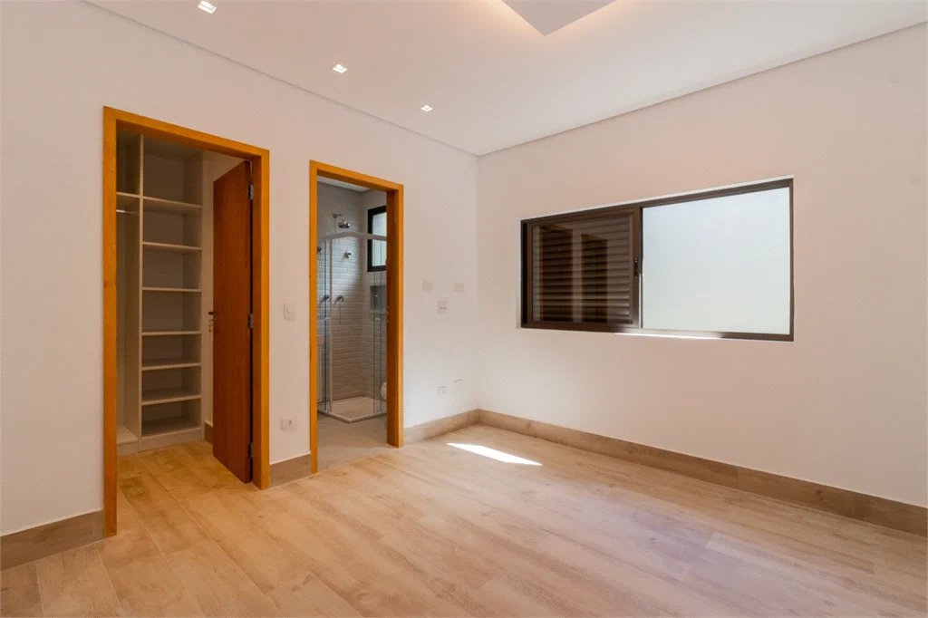 Casa à venda com 4 quartos, sendo 1 suíte,  em Jardim Guedala, São Paulo, SP
