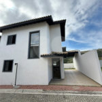 Casa à venda ou para alugar com 3 quartos, sendo 1 suíte, no condomínio Residencial Marchant Buarque, Atibaia - SP