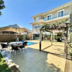 Casa à venda com 3 suítes no condomínio Golf Village, Carapicuíba - SP