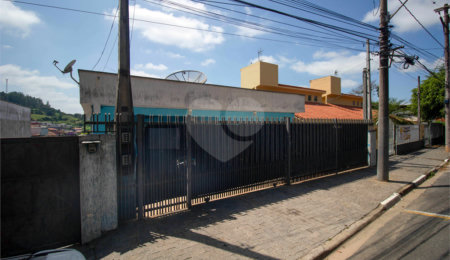 Casa à venda com 3 quartos, sendo 1 suíte,  em Vila Junqueira, São Roque, SP
