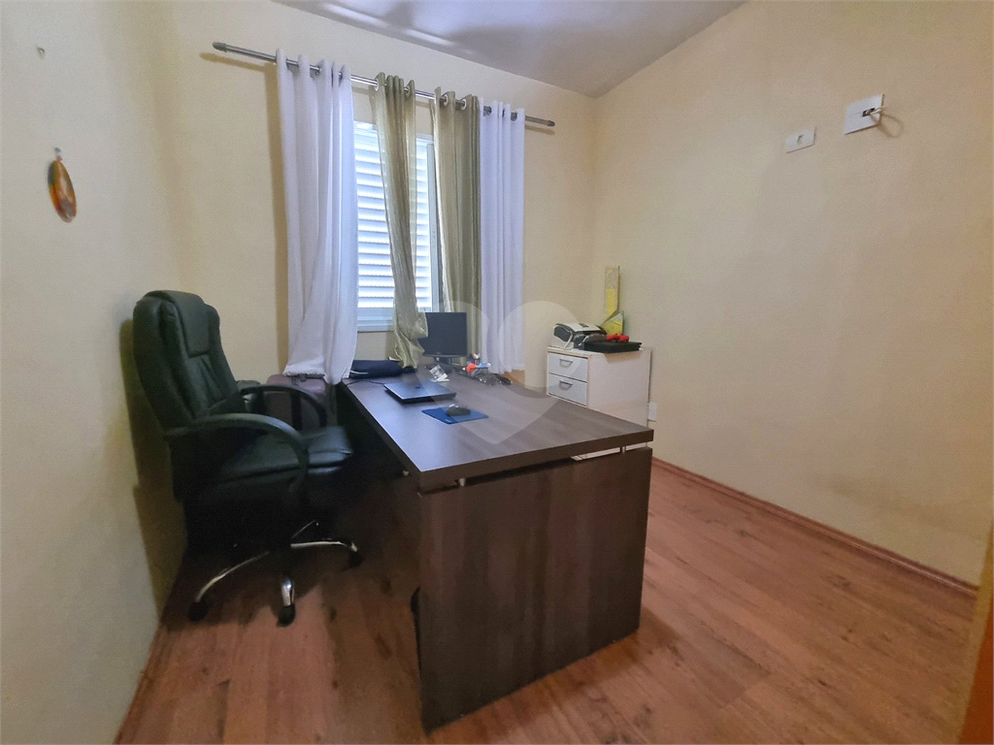 Casa à venda com 3 quartos, sendo 1 suíte, no condomínio Village St. Louis, São Paulo - SP