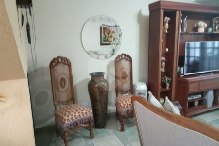 Casa à venda com 3 quartos, sendo 2 suítes, em Vila Flávio, Mogi das Cruzes, SP