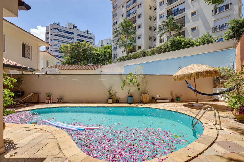 Sobrado à venda com 4 quartos, sendo 2 suítes, em Chácara Santo Antônio (zona Sul), São Paulo, SP