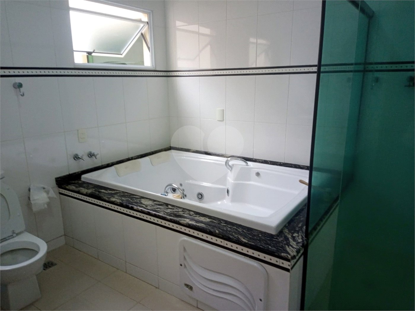 Sobrado à venda com 3 quartos, sendo 1 suíte, no Centro, Biritiba-mirim, SP