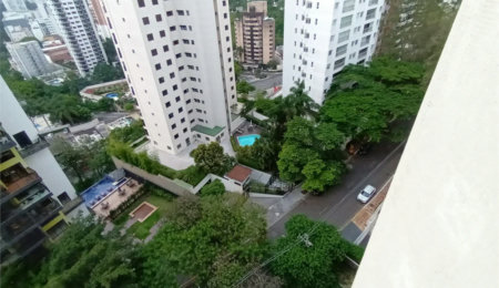 Apartamento à venda com 3 quartos, sendo 1 suíte,  em Vila Andrade, São Paulo, SP