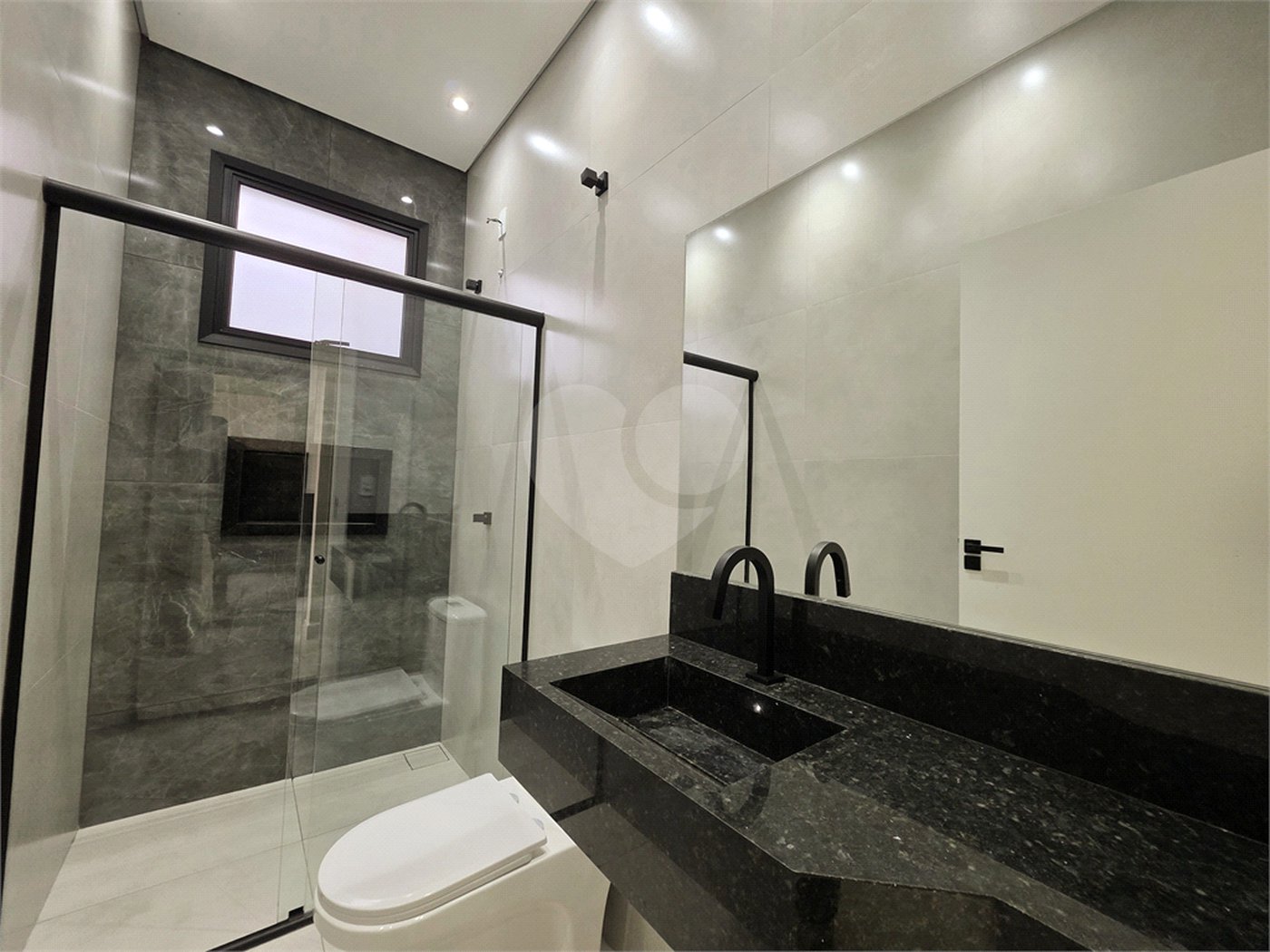 Casa à venda com 3 quartos, sendo 1 suíte, no condomínio Golden Park Residence, Sorocaba - SP