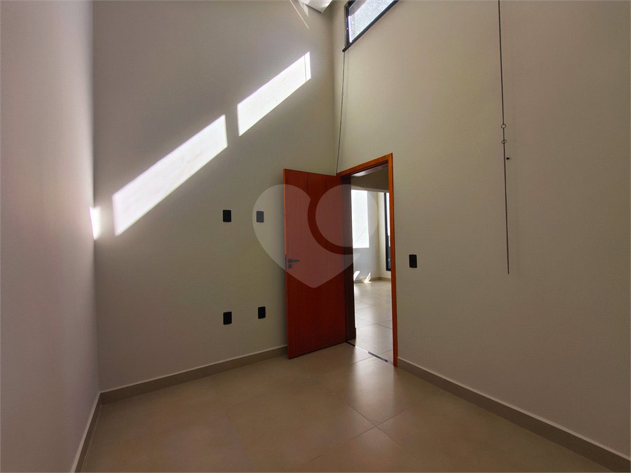 Casa à venda com 3 quartos, sendo 1 suíte, no condomínio Horto Florestal Villagio, Sorocaba - SP
