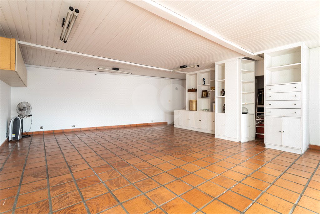 Casa à venda com 4 quartos, sendo 3 suítes, em Vila Mariana, São Paulo, SP