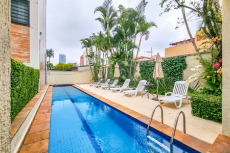 Casa em condomínio à venda na Granja Julieta