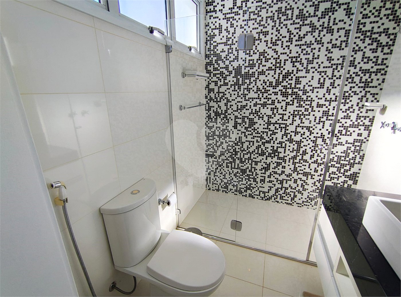 Casa à venda ou para alugar com 4 suítes no condomínio Quinta das Laranjeiras, Jundiaí - SP