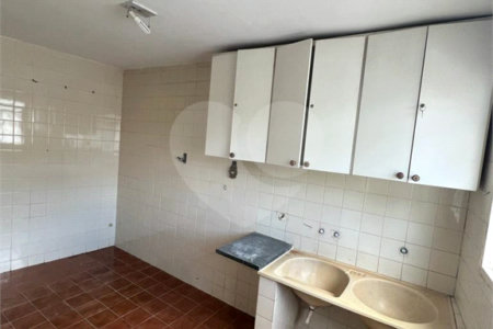 Sobrado à venda com 3 quartos, sendo 1 suíte, em Vila Vitório Mazzei, São Paulo, SP
