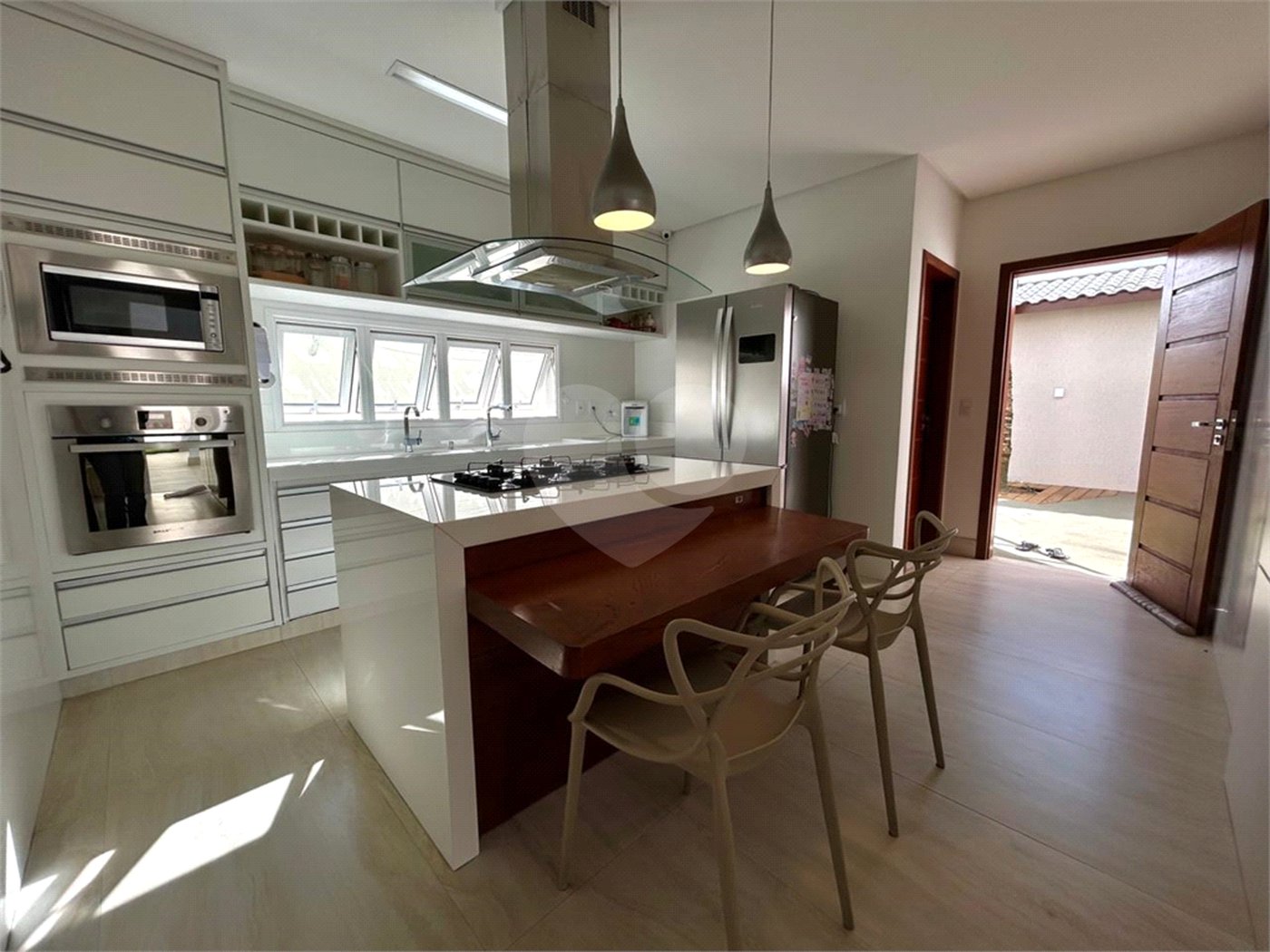 Casa à venda com 5 quartos, sendo 1 suíte, em Orla Norte, Porto Seguro, BA