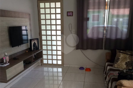 Casa à venda com 2 quartos no condomínio Silvino Manoel dos Santos, Itapetininga - SP