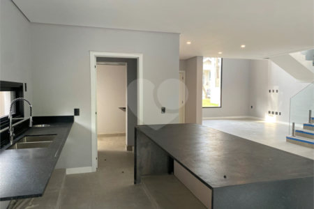 Casa à venda com 4 quartos, sendo 3 suítes, no condomínio Recanto dos Paturis, Vinhedo - SP