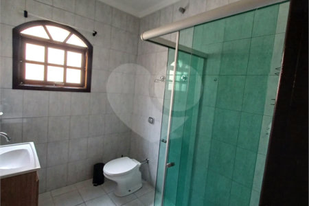 Sobrado à venda com 3 quartos, sendo 1 suíte,  em Jardim Pinheiros, São Paulo, SP