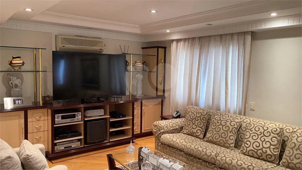 Apartamento com terraço 385m² 03 dormitórios sendo 2 suítes 5 vagas..Estuda Permuta.